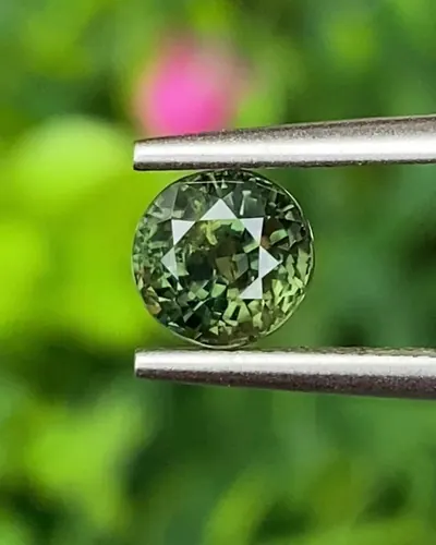 พลอย เขียวส่อง Green sapphire