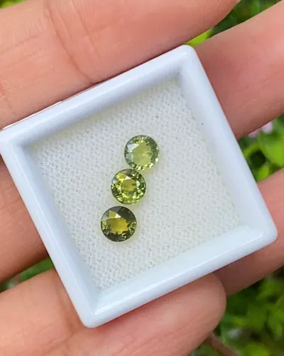 บุษราคัม Yellow Sapphire