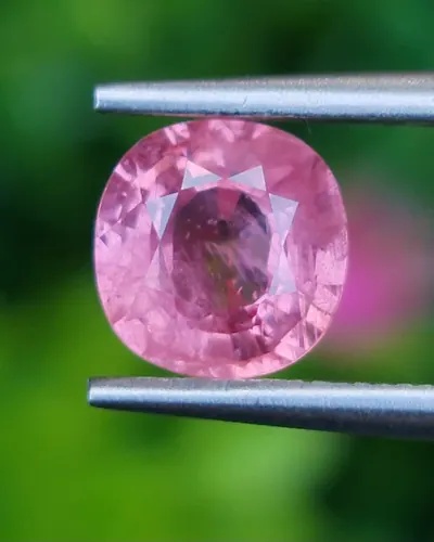 Orangy Pink sapphire