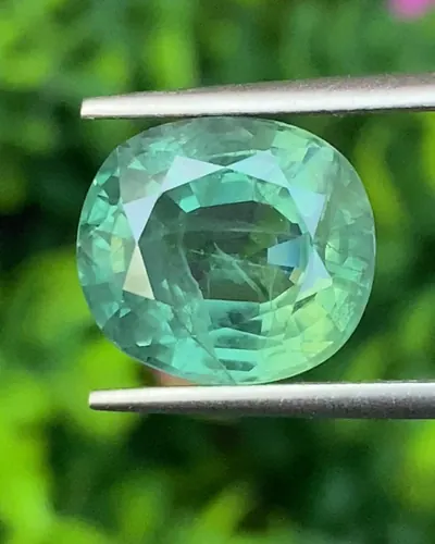 พลอย เขียวส่อง Green sapphire