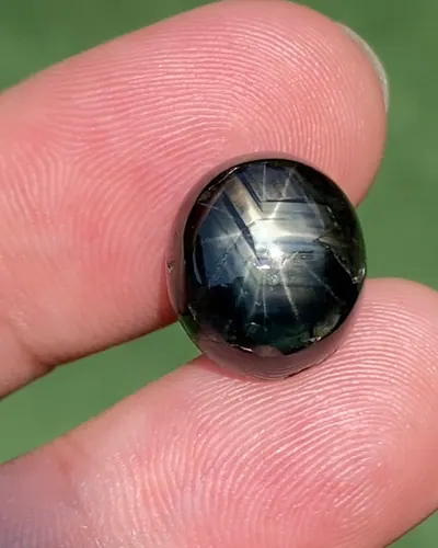 แบล็ค สตาร์ แซฟไฟร์ Natural Star Sapphire