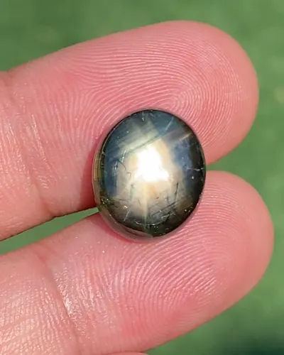 แบล็ค สตาร์ แซฟไฟร์ Natural Star Sapphire