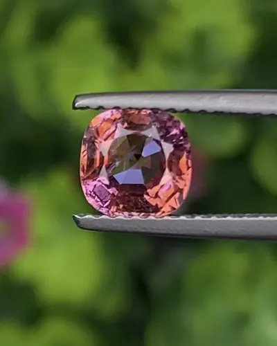 สปิเนล Natural Spinel