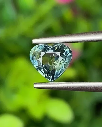พลอย เขียวส่อง Green sapphire