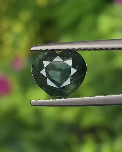 พลอย เขียวส่อง Green sapphire