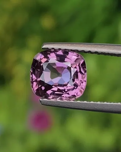 สปิเนล Natural Spinel