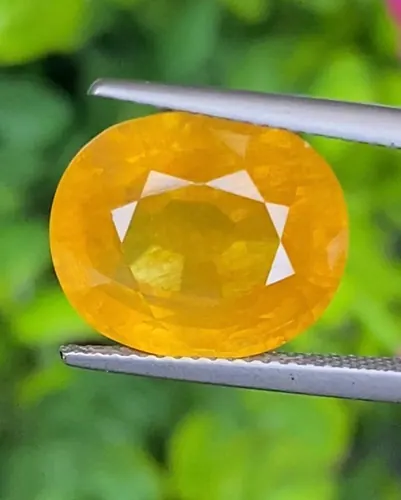 บุษราคัม (Yellow Sapphire)