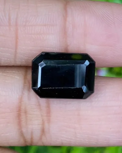 สปิเนล Natural Spinel