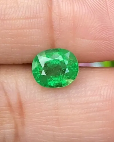 ซาโวไรท์ Tsavorite Garnet
