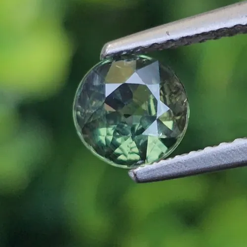 พลอย เขียวส่อง Green sapphire