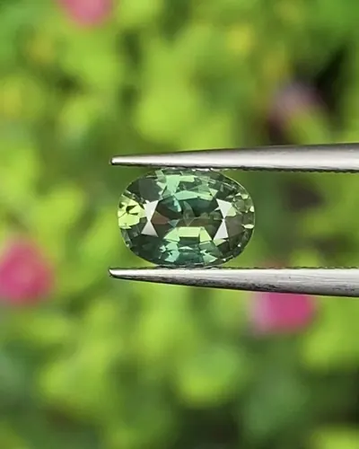 พลอย เขียวส่อง Green sapphire