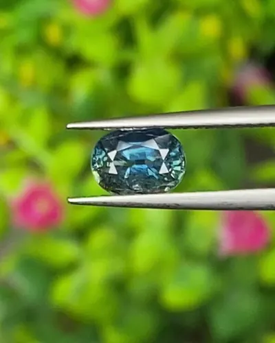 ไพลินสองสี Natural Green-Blue Sapphire