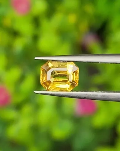 บุษราคัม (Yellow Sapphire)