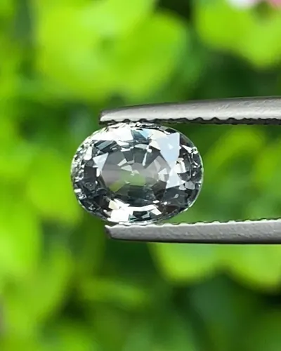พลอย เขียวส่อง Green sapphire