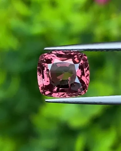 สปิเนล Natural Spinel