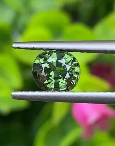 พลอย เขียวส่อง Green sapphire