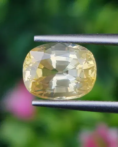 บุษราคัม (Yellow Sapphire)