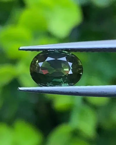 พลอย เขียวส่อง Green sapphire