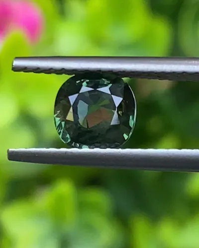พลอย เขียวส่อง Green sapphire