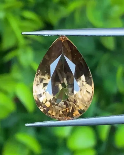 เพทาย Natural Zircon