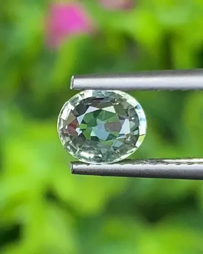 พลอย เขียวส่อง Green sapphire