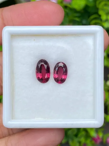 โรโดไลต์ กาเน็ท Natural Rhodolite Garnet