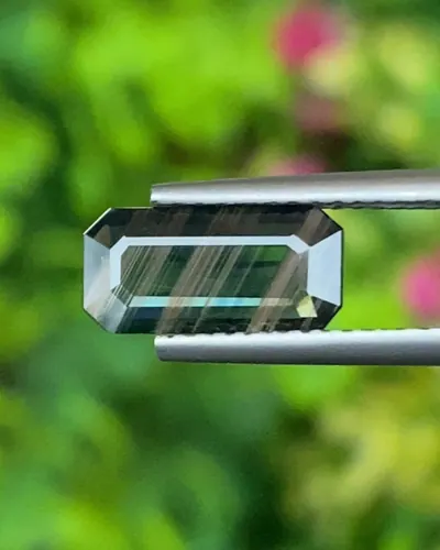 พลอย เขียวส่อง Green sapphire