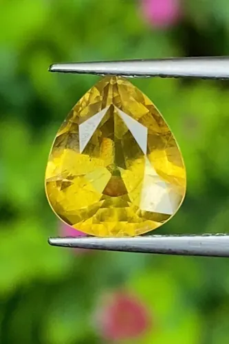 บุษราคัม (Yellow Sapphire)