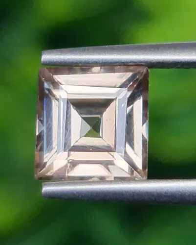 เพทาย Natural Zircon