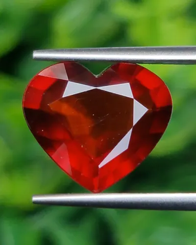 พลอย เฮสโซไนท์ การ์เน็ต Hessonite Garnet