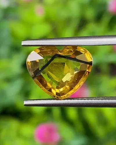 บุษราคัม (Yellow Sapphire)