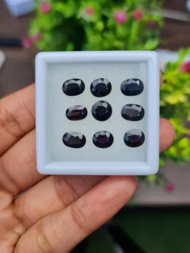 สปิเนล Natural Spinel