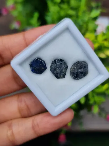 ก้อนผลึก ไพลิน ทราปิเช่ Trapiche Blue Sapphire Raw
