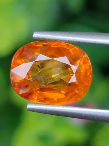บุษราคัม (Yellow Sapphire)