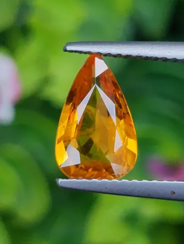 บุษราคัม (Yellow Sapphire)