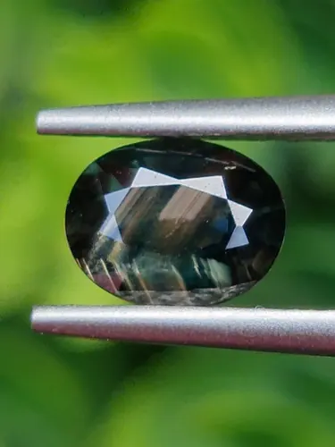 พลอย เขียวส่อง Green sapphire