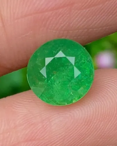 ซาโวไรท์ Tsavorite Garnet
