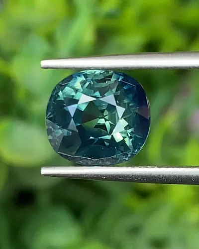 พลอย เขียวส่อง Green sapphire