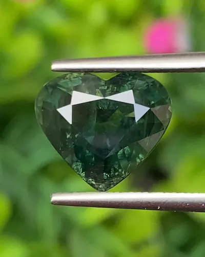 พลอย เขียวส่อง Green sapphire