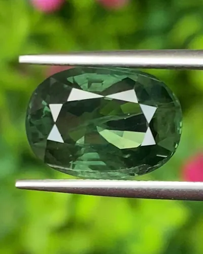 พลอย เขียวส่อง Green sapphire