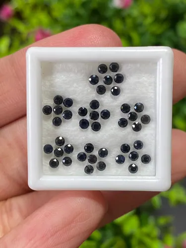 พลอย แซฟไฟร์ สีดำ Black sapphire