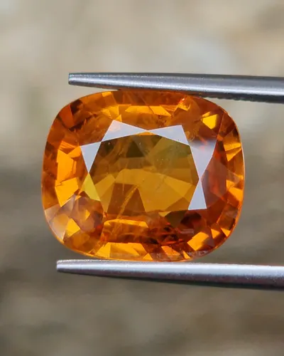 บุษราคัม (Yellow Sapphire)