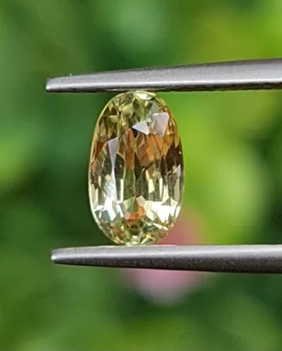 บุษราคัม Yellow Sapphire