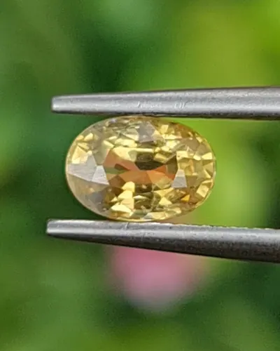 บุษราคัม Yellow Sapphire