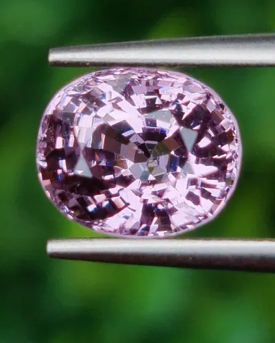 สปิเนล Natural Spinel