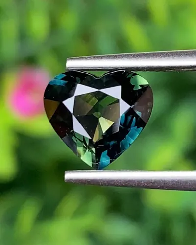 แซฟไฟร์ 3 สี Tricolor Sapphire