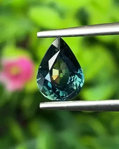 3 สี ไตรคัลเลอร์ แซฟไฟร์ Natural Tricolor Sapphire