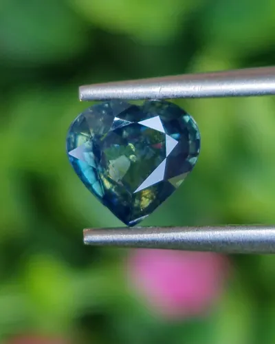 แซฟไฟร์ 3 สี Tri-Color Sapphire