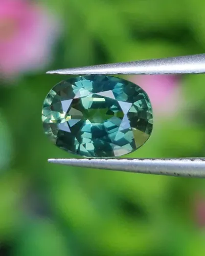 พลอย เขียวส่อง Green sapphire