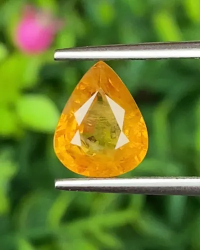 บุษราคัม Natural Yellow Sapphire